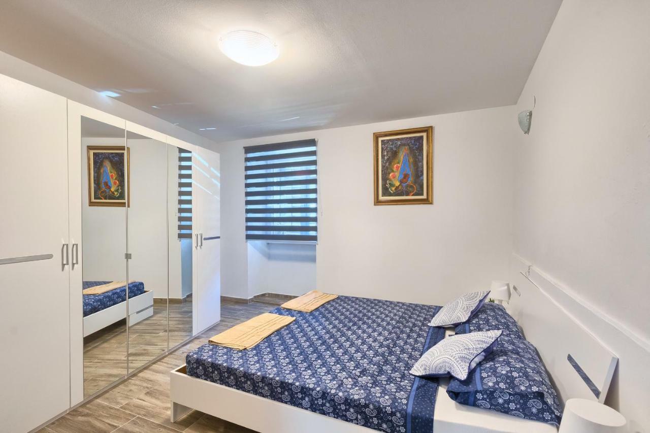 Old Town Apartments In City Center Pula Exterior foto