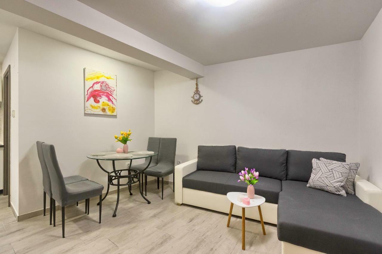 Old Town Apartments In City Center Pula Exterior foto